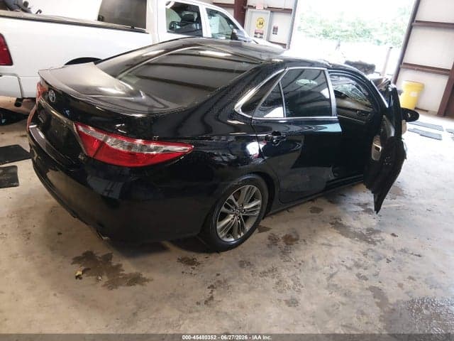 2017 TOYOTA CAMRY SE 4