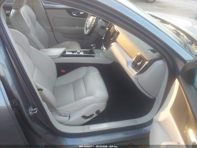 2020 VOLVO S60 T6 MOMENTUM 5