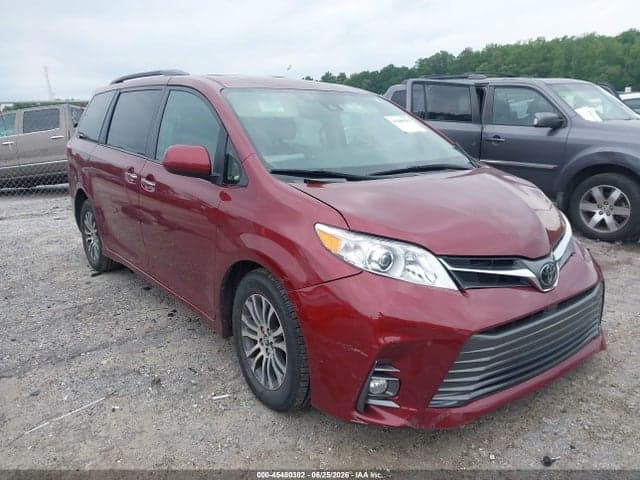2019 TOYOTA SIENNA XLE 8 PASSENGER 1