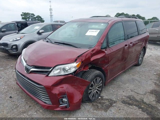 2019 TOYOTA SIENNA XLE 8 PASSENGER 2
