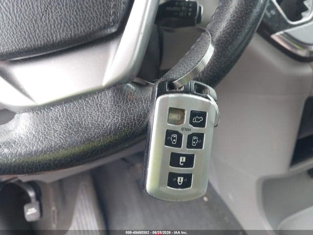 2019 TOYOTA SIENNA XLE 8 PASSENGER 11