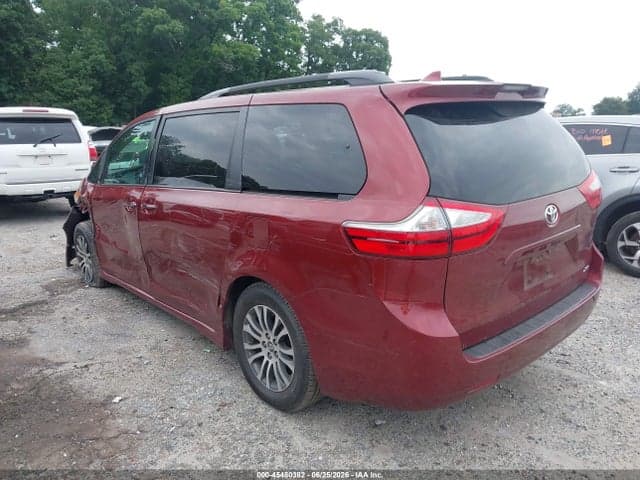2019 TOYOTA SIENNA XLE 8 PASSENGER 3