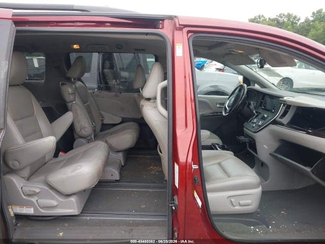 2019 TOYOTA SIENNA XLE 8 PASSENGER 8
