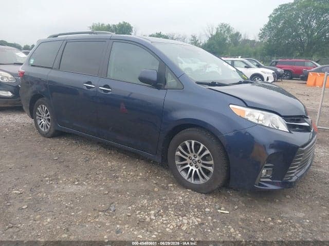 2020 TOYOTA SIENNA XLE - 1