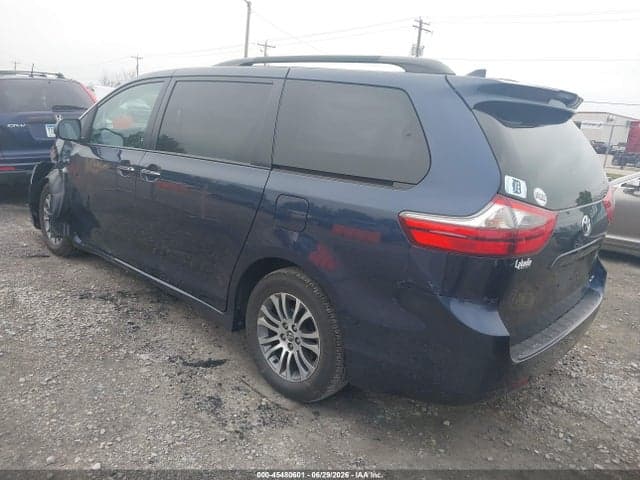2020 TOYOTA SIENNA XLE 3