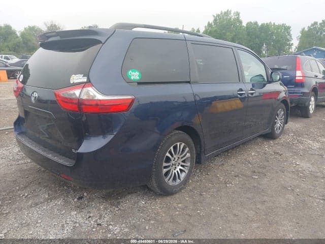 2020 TOYOTA SIENNA XLE 4