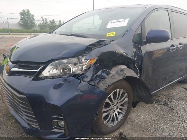 2020 TOYOTA SIENNA XLE 6