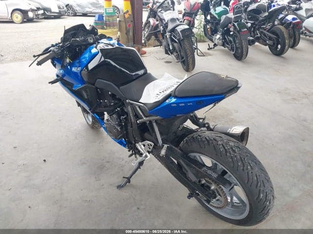 2025 SUZUKI GSX800 F 3