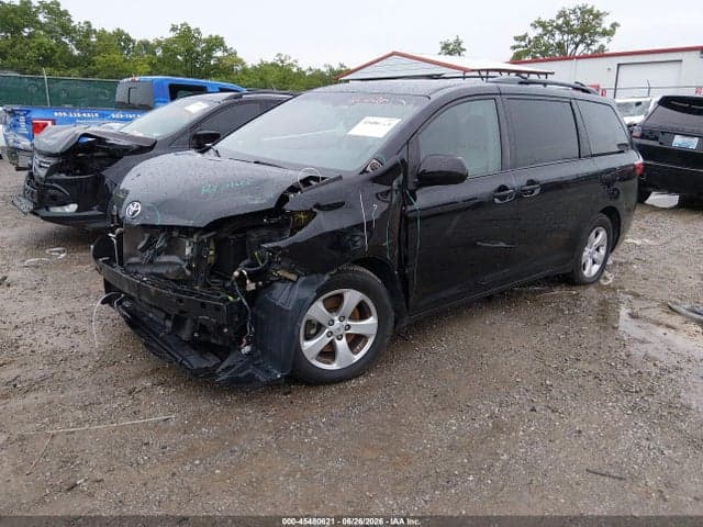 2017 TOYOTA SIENNA LE 8 PASSENGER 2