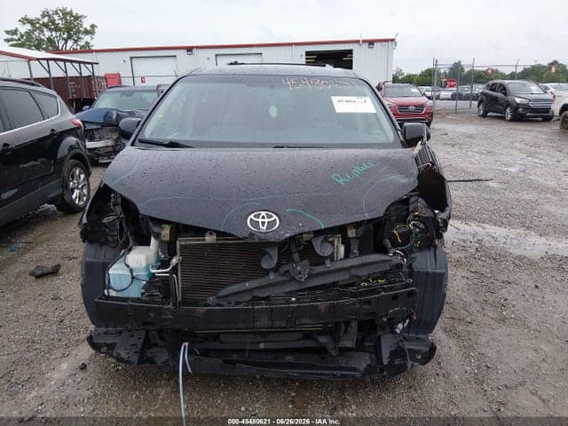 2017 TOYOTA SIENNA LE 8 PASSENGER 13