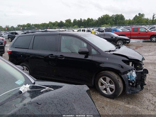 2017 TOYOTA SIENNA LE 8 PASSENGER 14