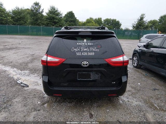 2017 TOYOTA SIENNA LE 8 PASSENGER 17