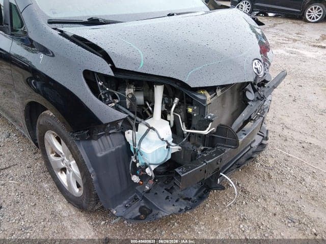 2017 TOYOTA SIENNA LE 8 PASSENGER 18