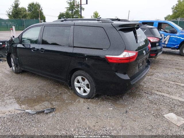 2017 TOYOTA SIENNA LE 8 PASSENGER 3