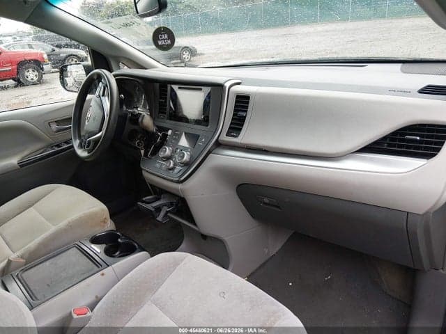 2017 TOYOTA SIENNA LE 8 PASSENGER 5