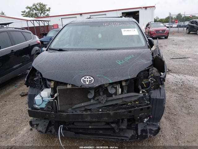 2017 TOYOTA SIENNA LE 8 PASSENGER 6