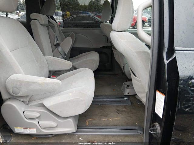 2017 TOYOTA SIENNA LE 8 PASSENGER 8