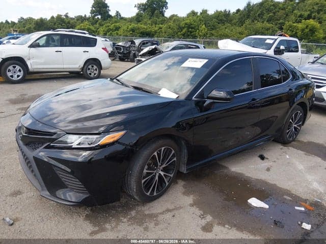 2018 TOYOTA CAMRY SE 2