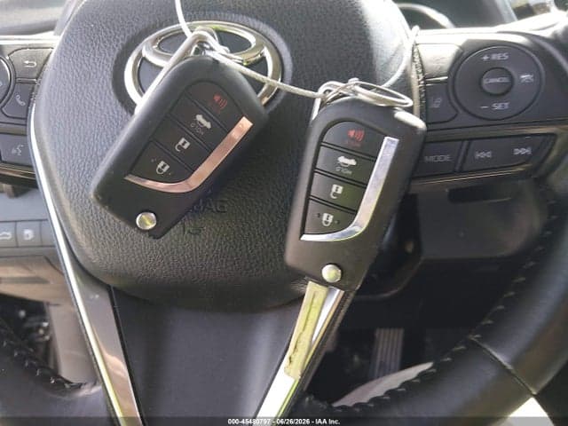 2018 TOYOTA CAMRY SE 11