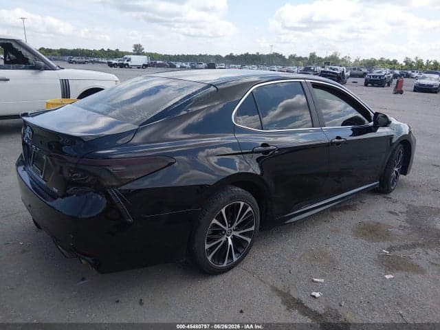 2018 TOYOTA CAMRY SE 4