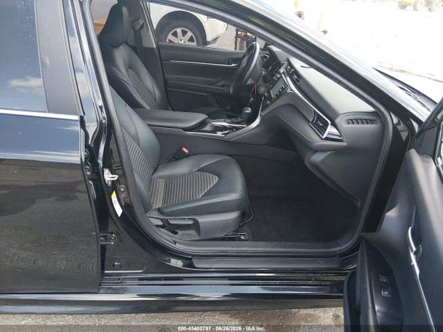 2018 TOYOTA CAMRY SE 5