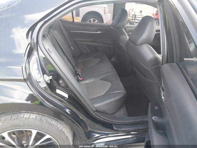 2018 TOYOTA CAMRY SE 8