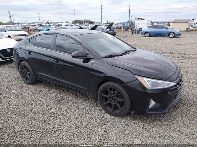 2019 HYUNDAI ELANTRA SE 1