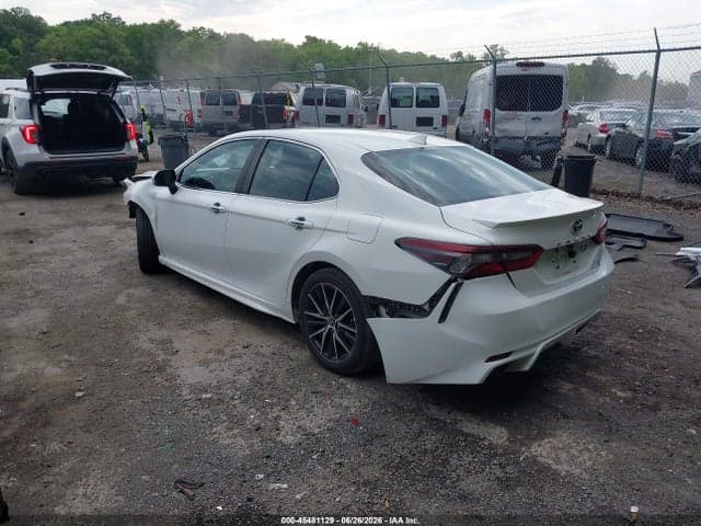 2022 TOYOTA CAMRY SE HYBRID 3