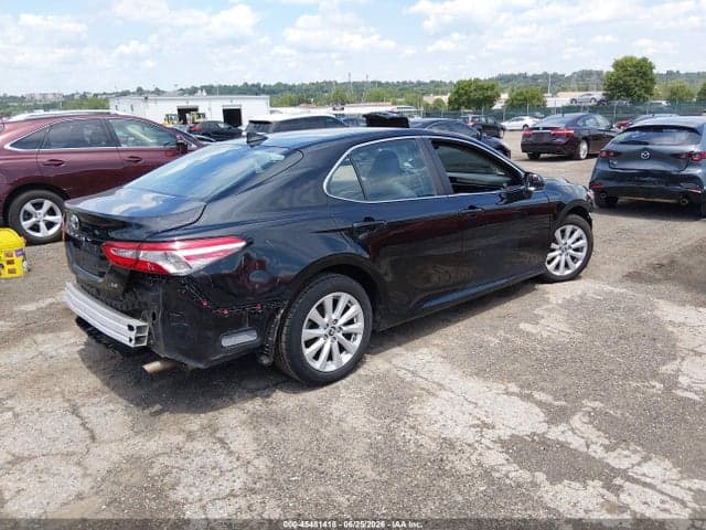 2019 TOYOTA CAMRY LE 4
