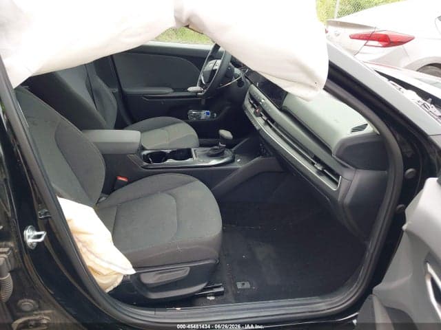 2025 KIA K4 LXS 5