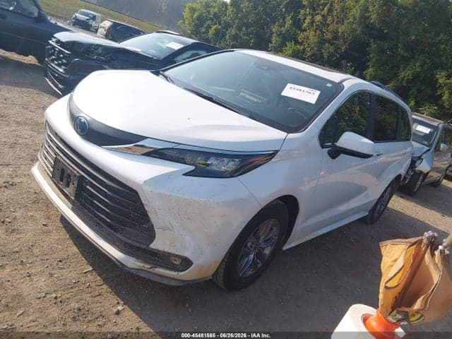 2025 TOYOTA SIENNA XLE 2