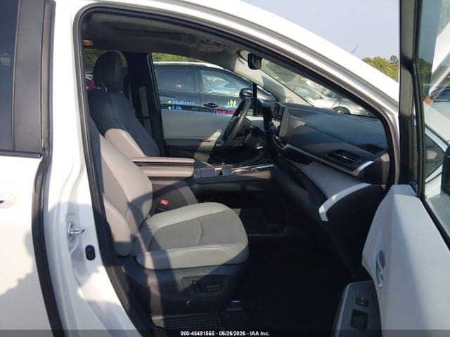 2025 TOYOTA SIENNA XLE 5