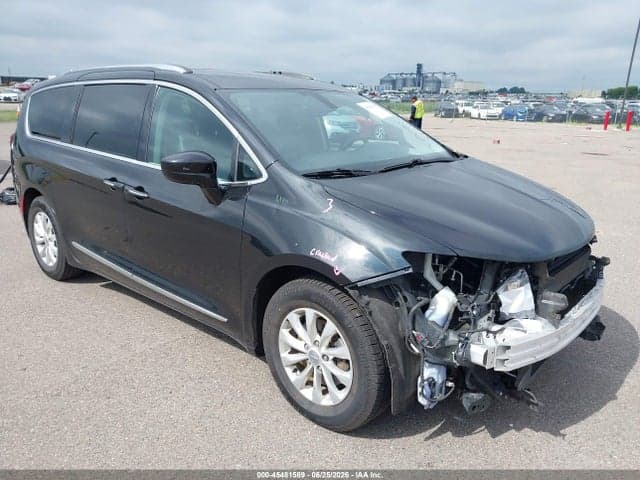2018 CHRYSLER PACIFICA TOURING 1