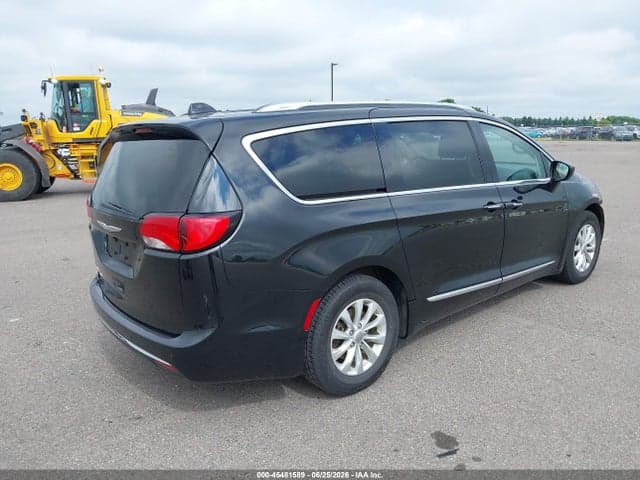 2018 CHRYSLER PACIFICA TOURING 4