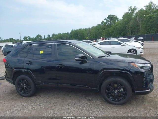2022 TOYOTA RAV4 HYBRID SE 14