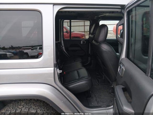 2018 JEEP WRANGLER UNLIMITED SAHARA 4X4 8