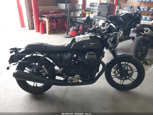 2017 MOTO GUZZI V7 III STONE 12