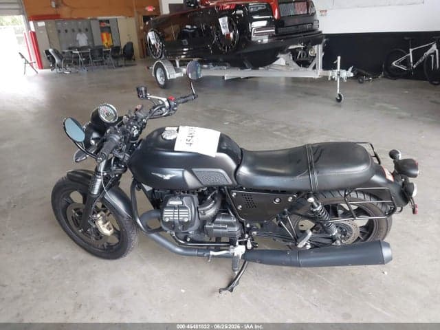 2017 MOTO GUZZI V7 III STONE 13