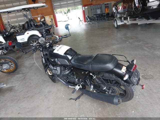 2017 MOTO GUZZI V7 III STONE 3