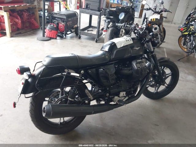 2017 MOTO GUZZI V7 III STONE 4