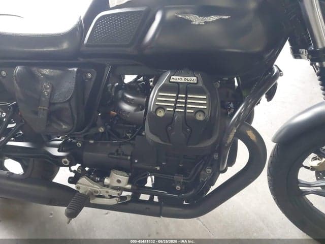 2017 MOTO GUZZI V7 III STONE 8