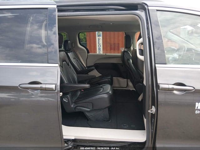 2020 CHRYSLER VOYAGER LXI 8