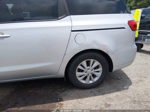 2017 KIA SEDONA LX 12