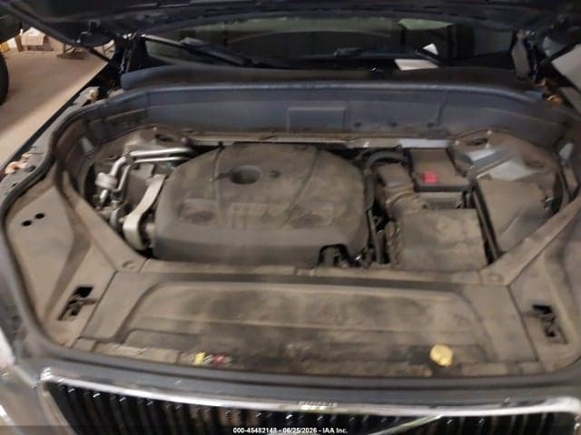 2017 VOLVO XC90 T6 MOMENTUM 10