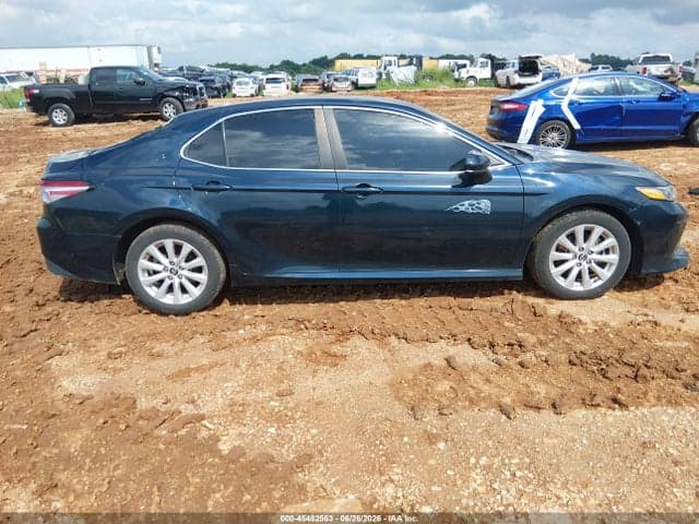 2018 TOYOTA CAMRY LE 11
