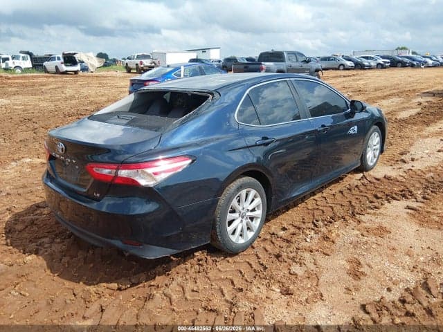 2018 TOYOTA CAMRY LE 4