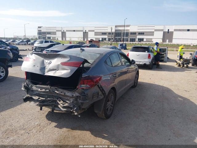 2019 HYUNDAI ELANTRA SEL 4