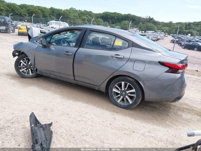 2021 NISSAN VERSA SV XTRONIC CVT 3