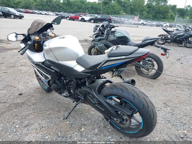 2025 SUZUKI GSX-R1000 R 3