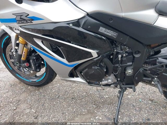 2025 SUZUKI GSX-R1000 R 9